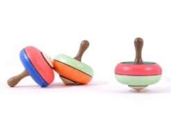 Mader Holzkreisel Confetti In Verschiedenen Farbkombinationen Aus Der Kreiselmanufaktur 6 Mader Holzkreisel Confetti In Verschiedenen Farbkombinationen Aus Der Kreiselmanufaktur -Djeco Verkäufe ConfettiKreisel3 600x600